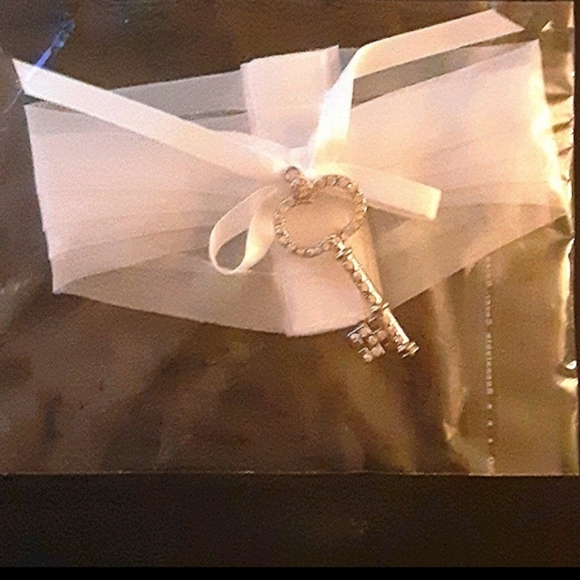 Crystal Key Pendant - Picture 3 of 3